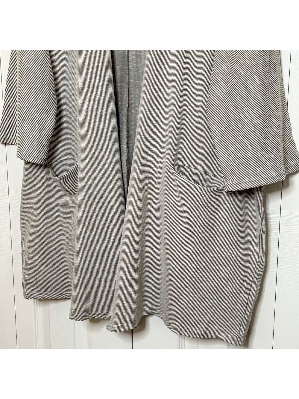 Donni Anthropologie Plus Size Grey White Cardigan - Picture 6 of 14